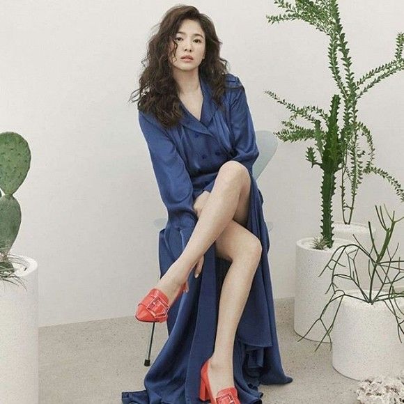 Mặc kệ tin đồn tái hôn, Song Hye Kyo tái xuất với tóc xoăn xù lạ lẫm