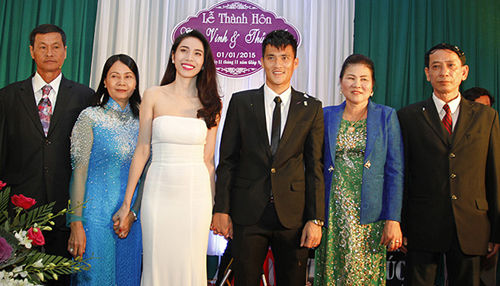 Chất như mẹ vợ cầu thủ: Mạnh tay tặng con quà cưới gần 1 tỷ đồng