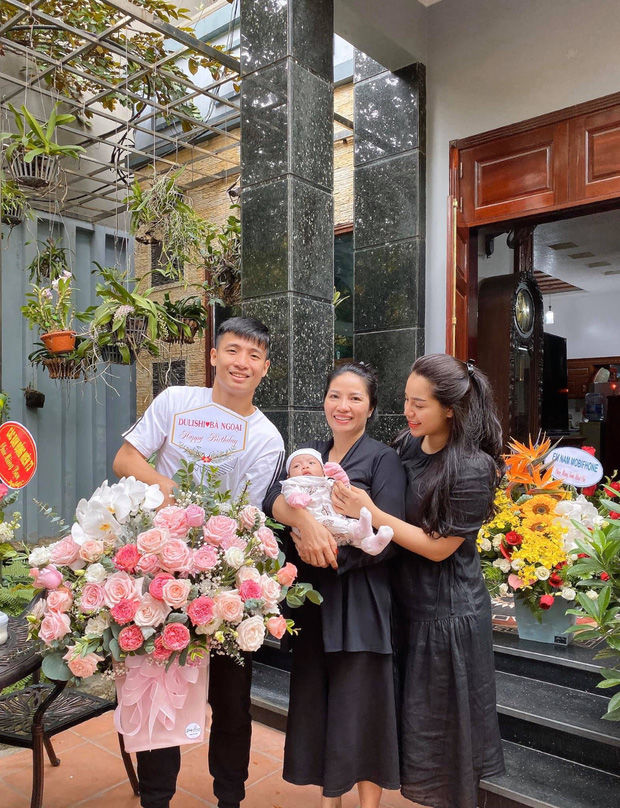 Chất như mẹ vợ cầu thủ: Mạnh tay tặng con quà cưới gần 1 tỷ đồng