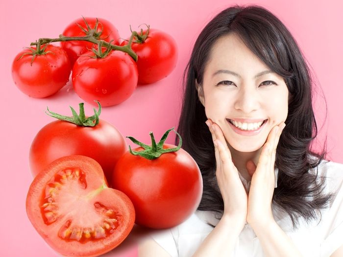 Rũ bỏ lớp trang điểm: Tiểu Vy lộ quầng thâm, Ngọc Trinh kém sắc hẳn