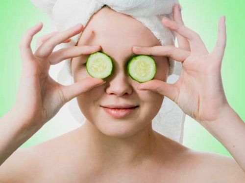 Rũ bỏ lớp trang điểm: Tiểu Vy lộ quầng thâm, Ngọc Trinh kém sắc hẳn