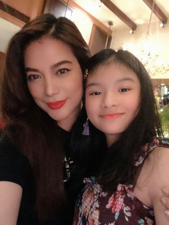 Mới 12 tuổi, con gái Trương Ngọc Ánh gây sốt với sắc vóc chuẩn Hoa hậu