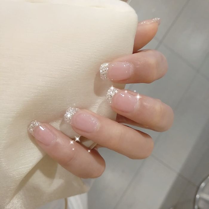 Tổng hợp những mẫu nail đơn giản giúp cô dâu rạng ngời ngày cưới