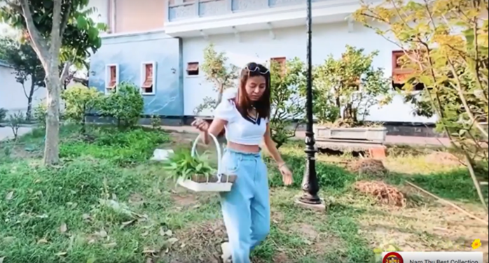Nam Thư giải thích vì bị chỉ trích mặc hở hang khi đến nhà thờ Tổ
