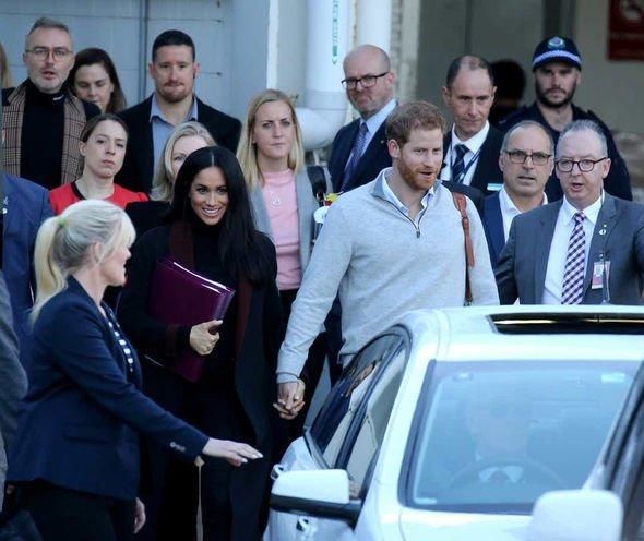 Netizen nghi ngờ Meghan đang mang thai lần 2 vì mặc đồ quá khổ