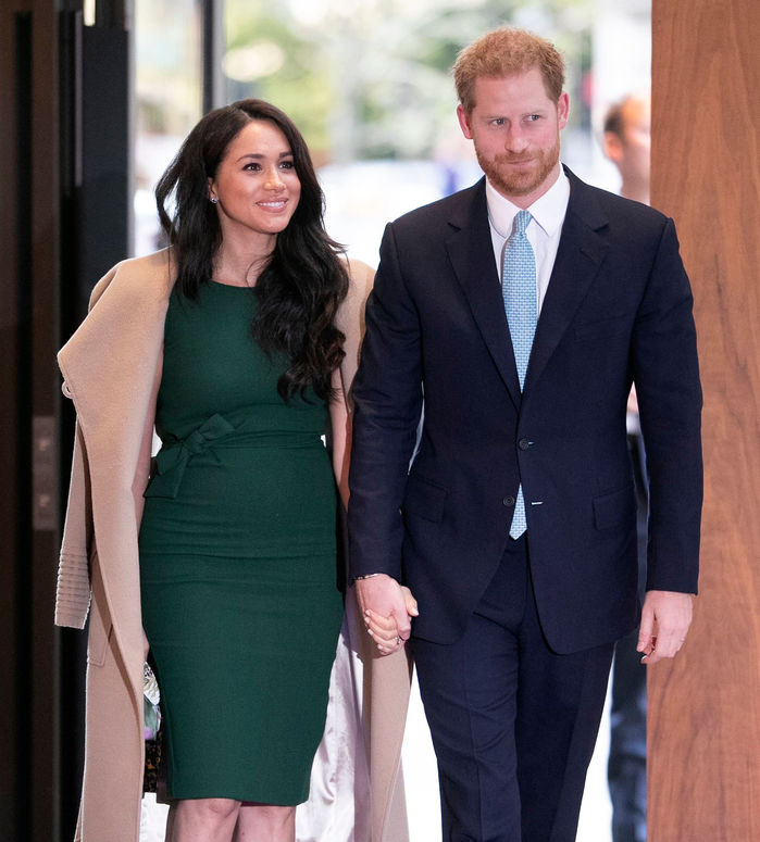 Netizen nghi ngờ Meghan đang mang thai lần 2 vì mặc đồ quá khổ