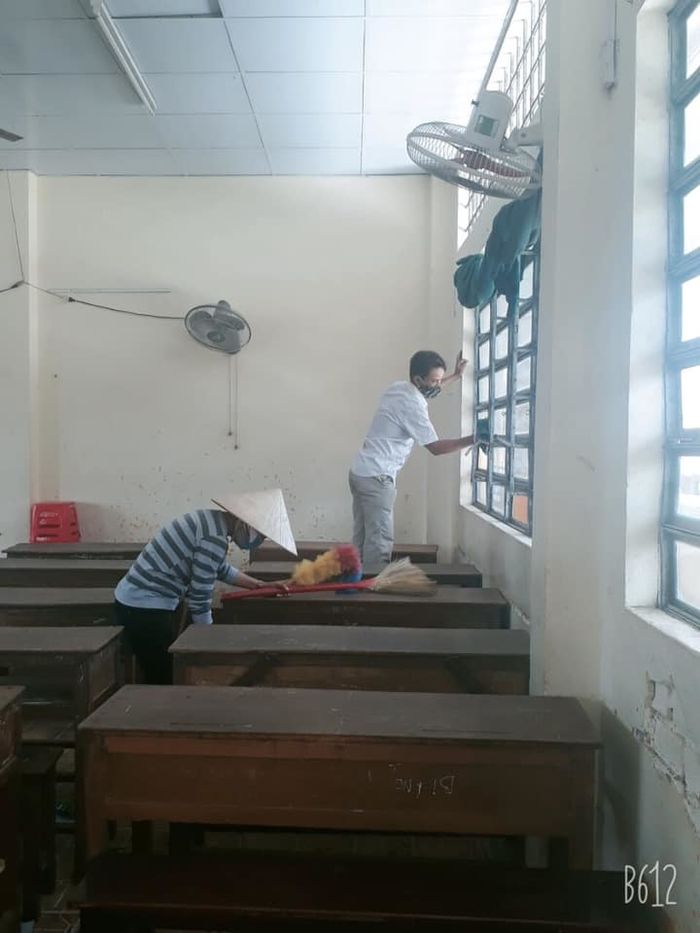 Nghề giáo viên mùa dịch: Học sinh được nghỉ nhưng thầy cô vẫn lên lớp