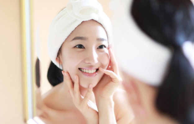 Ngồi máy tính, ít vận động,... khiến da lão hóa sớm ngay từ tuổi 25