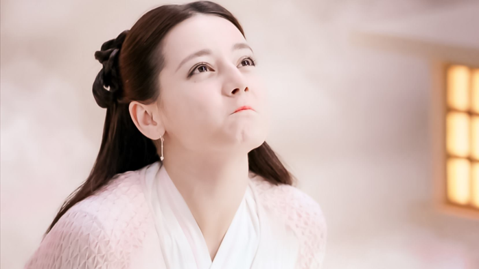 Người hâm mộ đòi Địch Lệ Nhiệt Ba rời bỏ công ty Dương Mịch