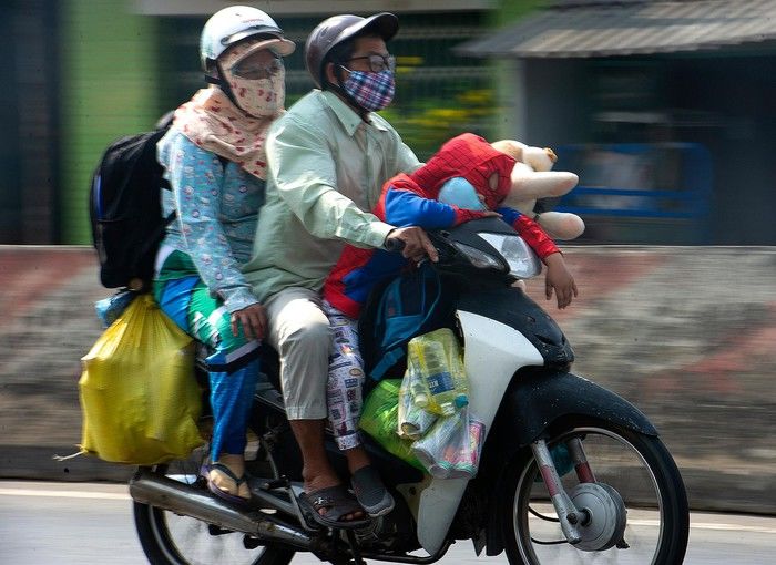 Người miền Tây đội nắng lên lại TPHCM sau kỳ nghỉ Tết