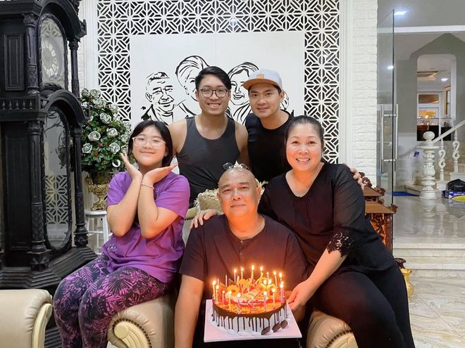 Ngưỡng mộ cơ ngơi bạc tỷ của vợ chồng NSND Hồng Vân - Lê Tuấn Anh