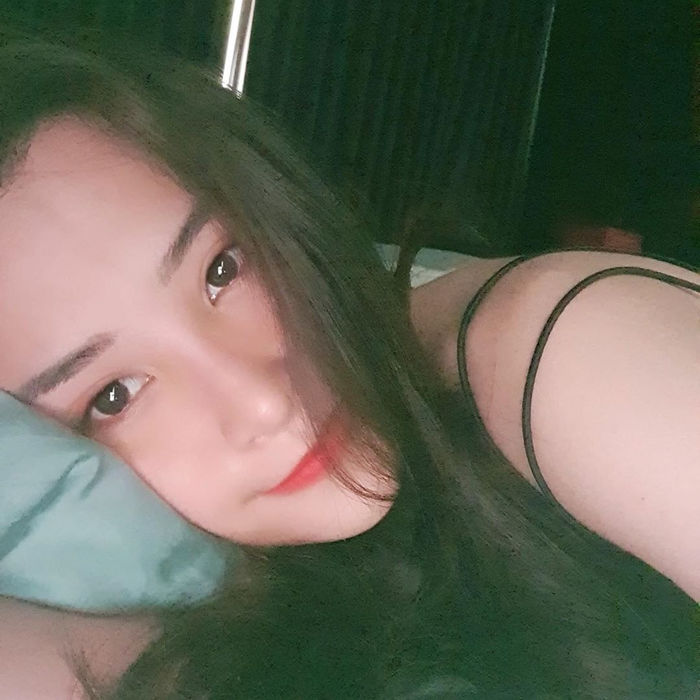 Vợ chồng Trường Giang tình tứ bên nhau, Hiền Hồ diện bikini gợi cảm
