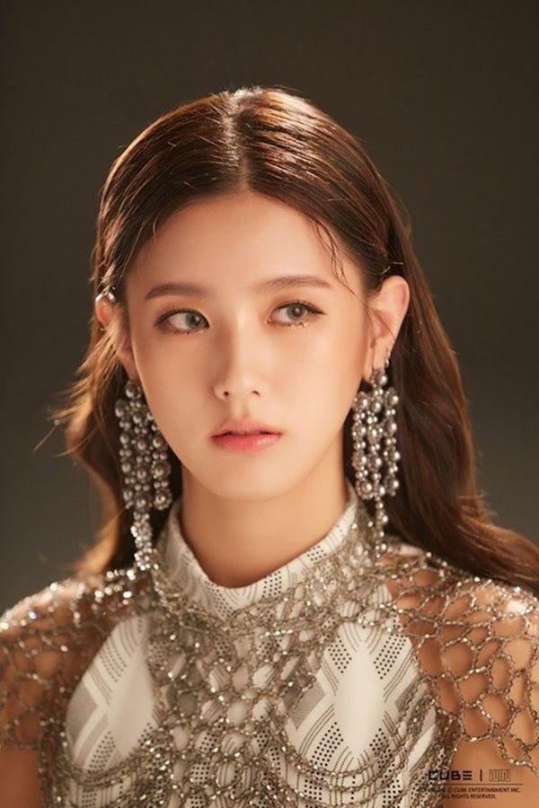 Nhan sắc Miyeon (G)I-DLE gây tranh cãi khi so sánh với Jisoo, Irene