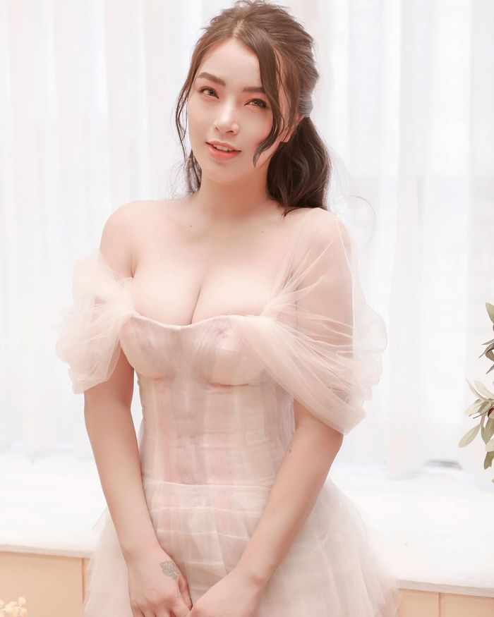 Những cô vợ mê đẻ của sao Việt: Càng sinh nhiều càng sexy hơn