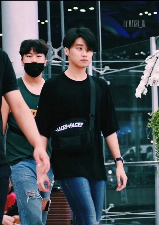 Những quản lí đẹp trai không khác gì idol làm fan điên đảo