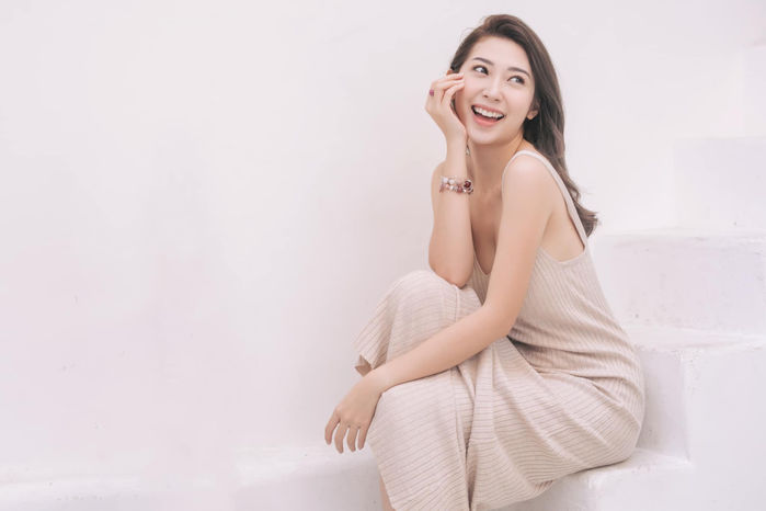 Bảo Anh đăng ảnh tình cờ gặp Isaac ở Bali, Tuyết Lan sexy sau ly hôn