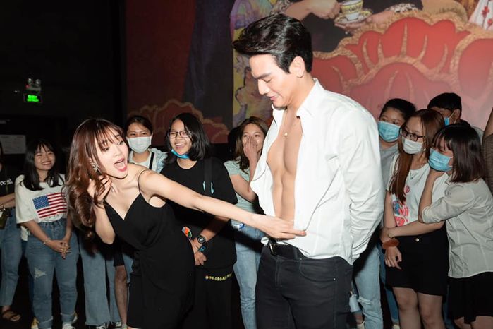 Ninh Dương Lan Ngọc chứng minh nghiệp mê trai chẳng chừa một ai