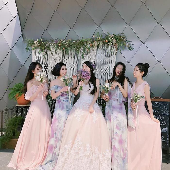 Nỗi niềm của những cô nàng dùng cả thanh xuân chỉ để đi ăn cưới bạn bè