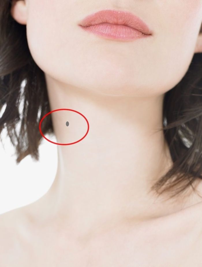 Nhân tướng học: Có nốt ruồi ở rốn, cằm,…tương lai muốn nghèo cũng khó