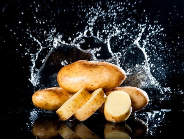 Hội Đông y: Nước ép khoai tây ngăn ngừa lão hóa da và giảm đau dạ dày
