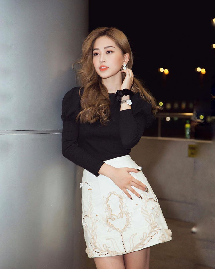 Phong cách sao Việt: Lan Ngọc diện áo dài nền nã dẫn đầu top mặc đẹp