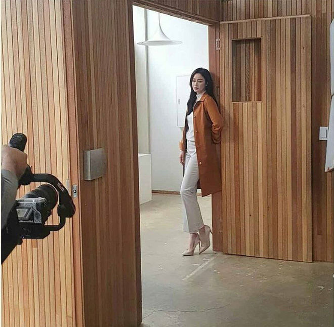 Nhan sắc của Kim Tae Hee khi bị chụp lén khiến fan giật mình