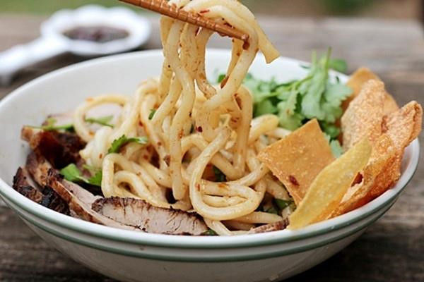 Rau muống xào tỏi là 1 trong 10 món ngon được báo nước ngoài bình chọn