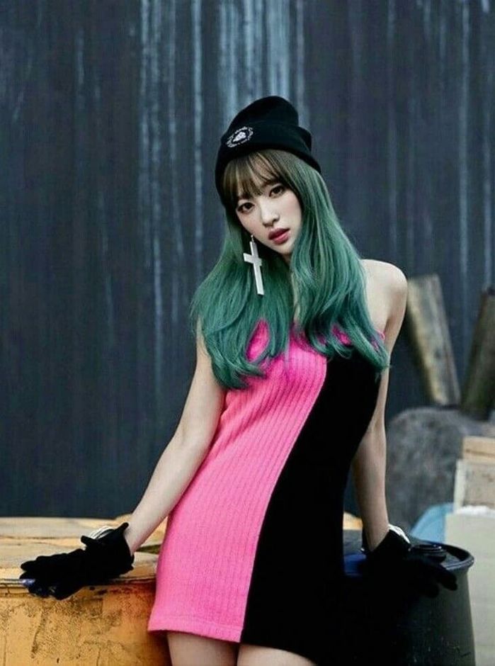 Sao Hàn thử nhuộm tóc xanh lá: Nancy, Joy khoe nhan sắc “nổi bần bật”