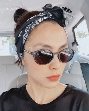 Sao Việt đu trend khăn buộc đầu: Chi Pu chanh sả, Salim như bà lão