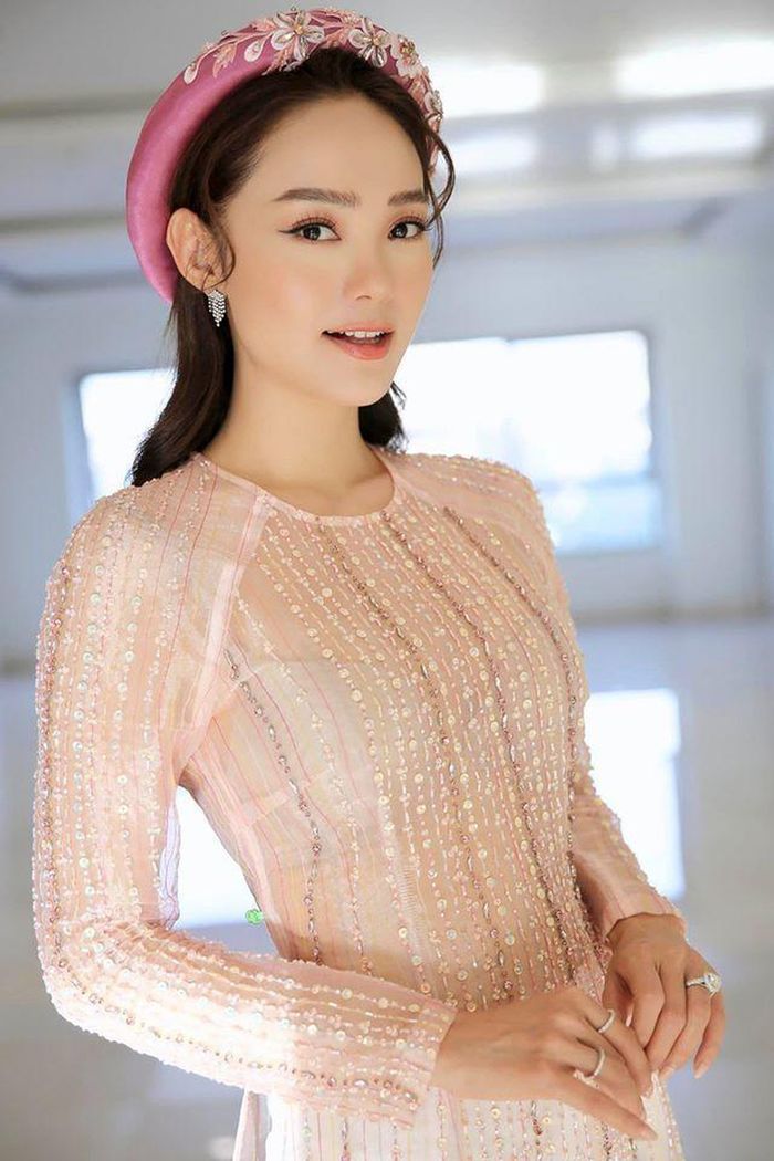 Sao Việt ngượng ngùng vì để lộ nội y: Hương Giang do sơ ý