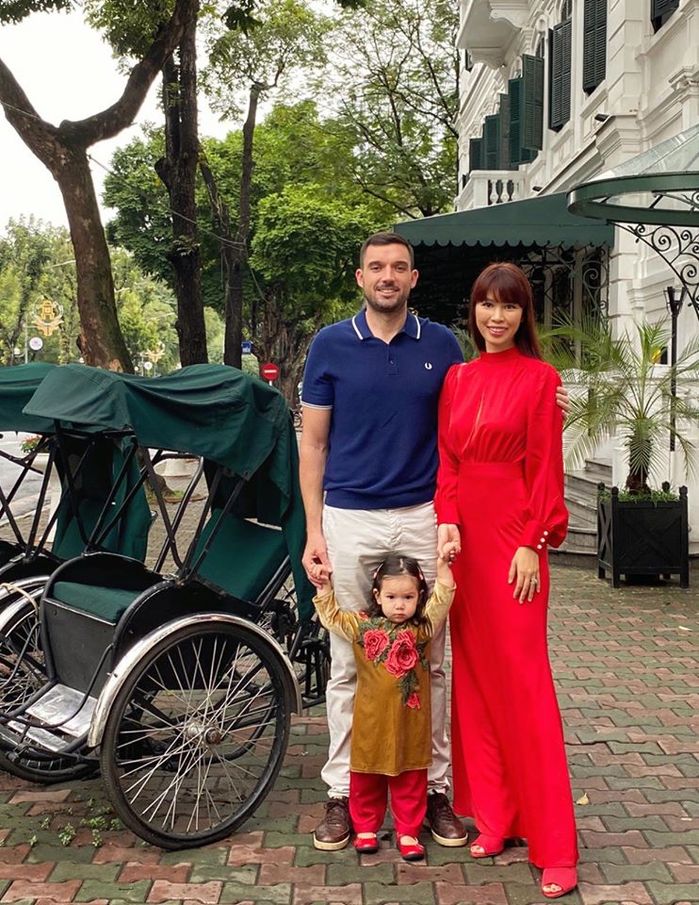 Sao Việt trị tiểu tam: Nhã Phương cư xử khéo léo, giờ thành bà hoàng