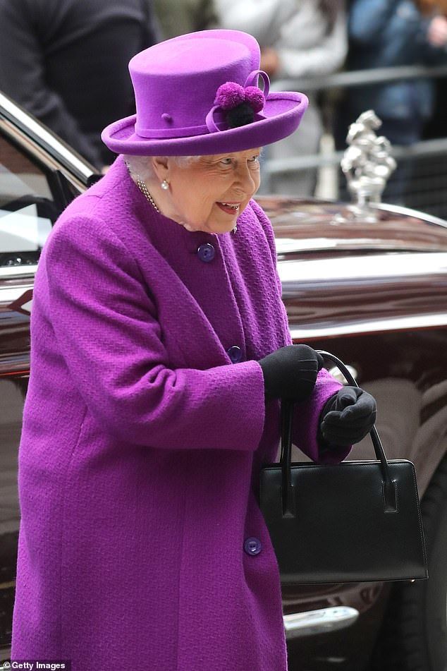 Sau màn vô lễ của Meghan: Nữ hoàng Anh xuất hiện đầy mệt mỏi