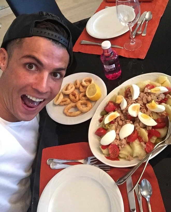 C. Ronaldo: Ngủ 5 giấc, ăn 6 bữa một ngày để duy trì phong độ đỉnh cao