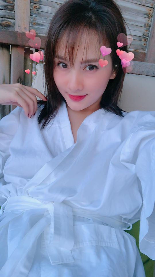Sơn Tùng chụp ảnh cùng em trai, Hòa Minzy bị Tiểu Vy dìm chiều cao