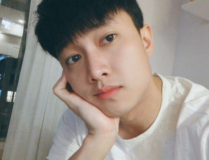 Sơn Tùng chụp ảnh cùng em trai, Hòa Minzy bị Tiểu Vy dìm chiều cao