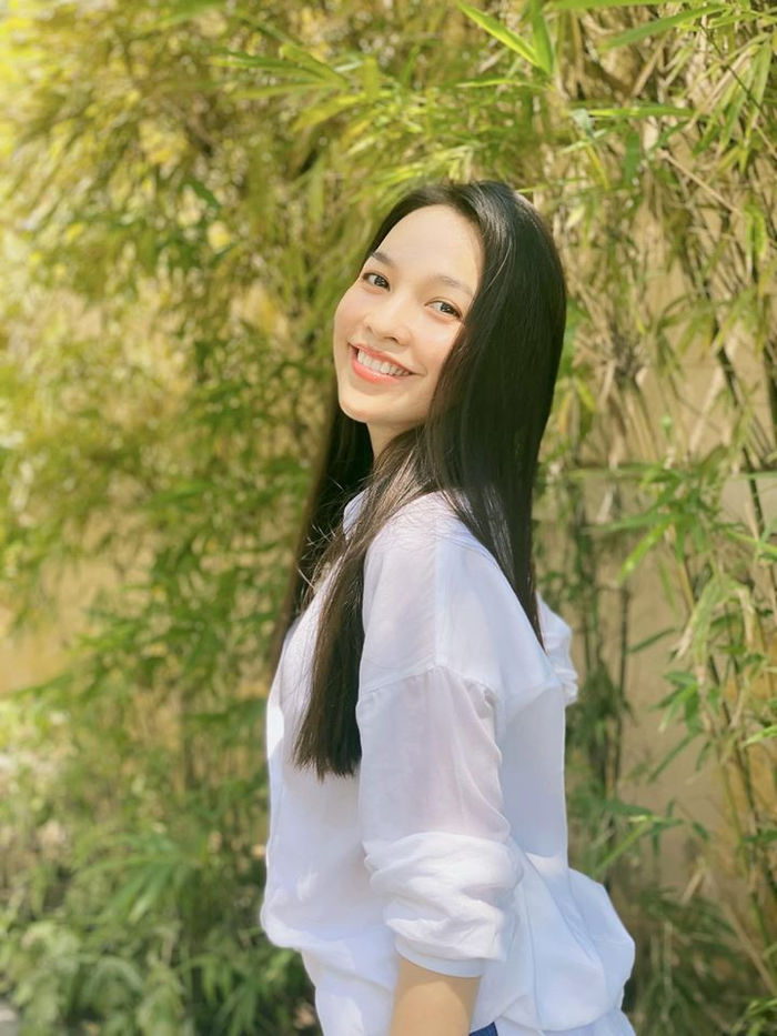 Sơn Tùng chụp ảnh cùng em trai, Hòa Minzy bị Tiểu Vy dìm chiều cao