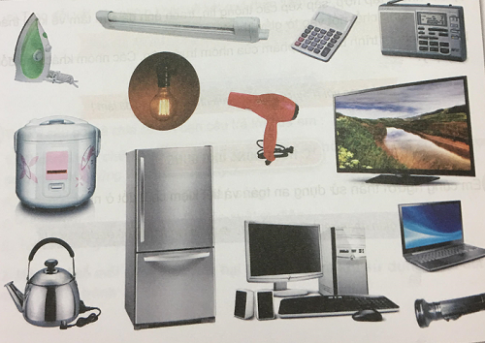Cô gái sống dư dả nhờ tiết kiệm tiền mua quần áo, mỹ phẩm