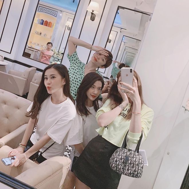Tình bạn thân lâu năm của dàn phù dâu, phù rể trong đám cưới Tóc Tiên
