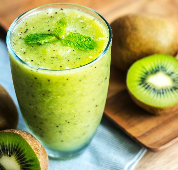 Tăng cường sức đề kháng mùa dịch: Uống nước ép cam tươi, nước ép kiwi