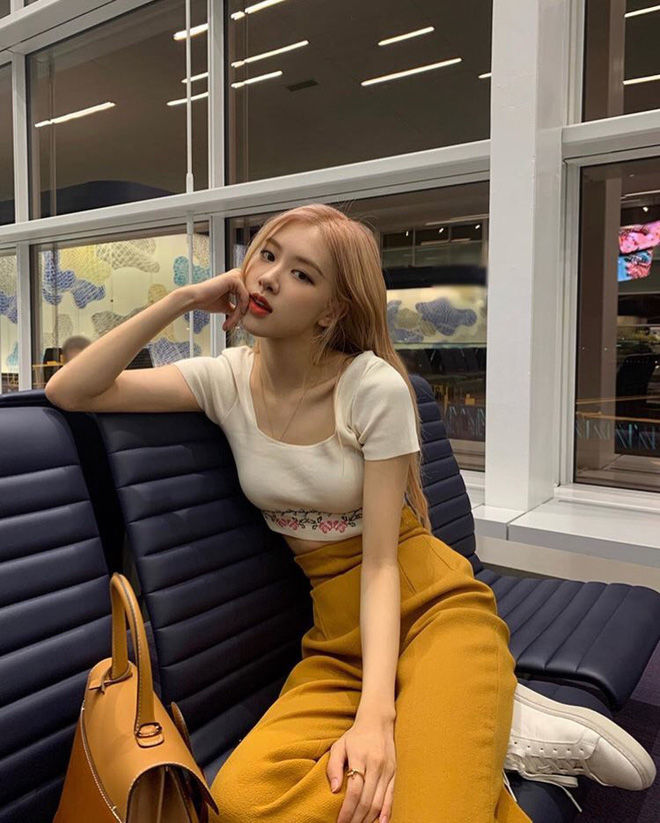 Rosé khiến dân tình trầm trồ với style đậm khí chất như tiểu thư