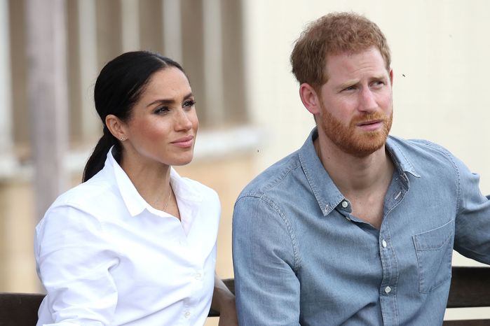 Thông báo mới khiến Harry - Meghan bị chỉ trích vô lễ với nữ hoàng