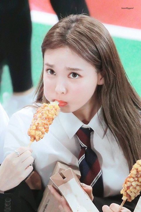 Tiền ăn mỗi tháng của idol Kpop: Twice và IZ*ONE lên tới hơn 600 triệu