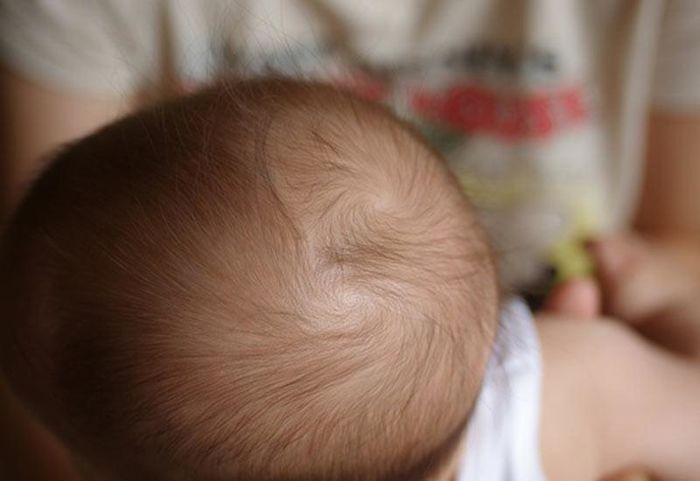 Tóc hai xoáy là những trẻ lì lợm: Con nên người không do cái xoáy