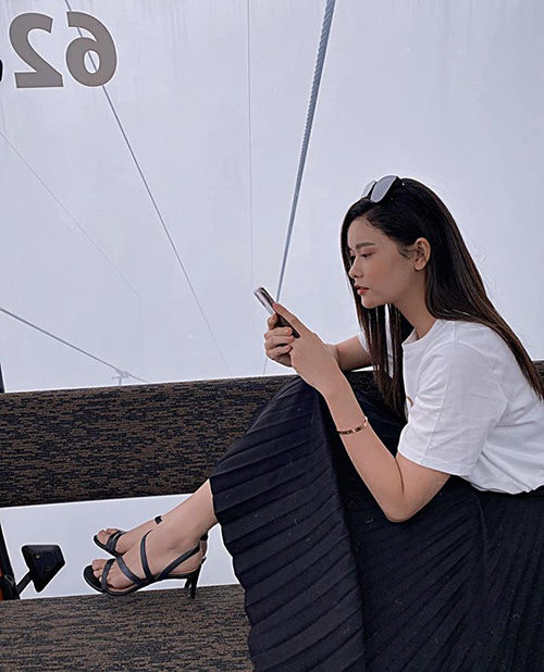 Con trai Khánh Thi nhảy điêu luyện, vợ chồng Hari Won cực tình cảm