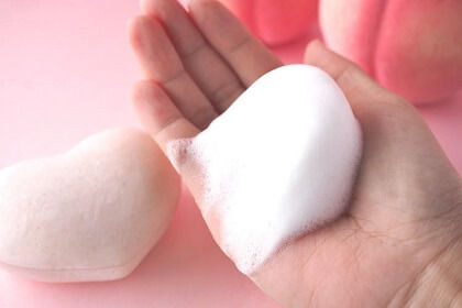 Dùng sữa tắm trẻ em, dầu oliu giúp trị thâm sần cho vòng ba hiệu quả