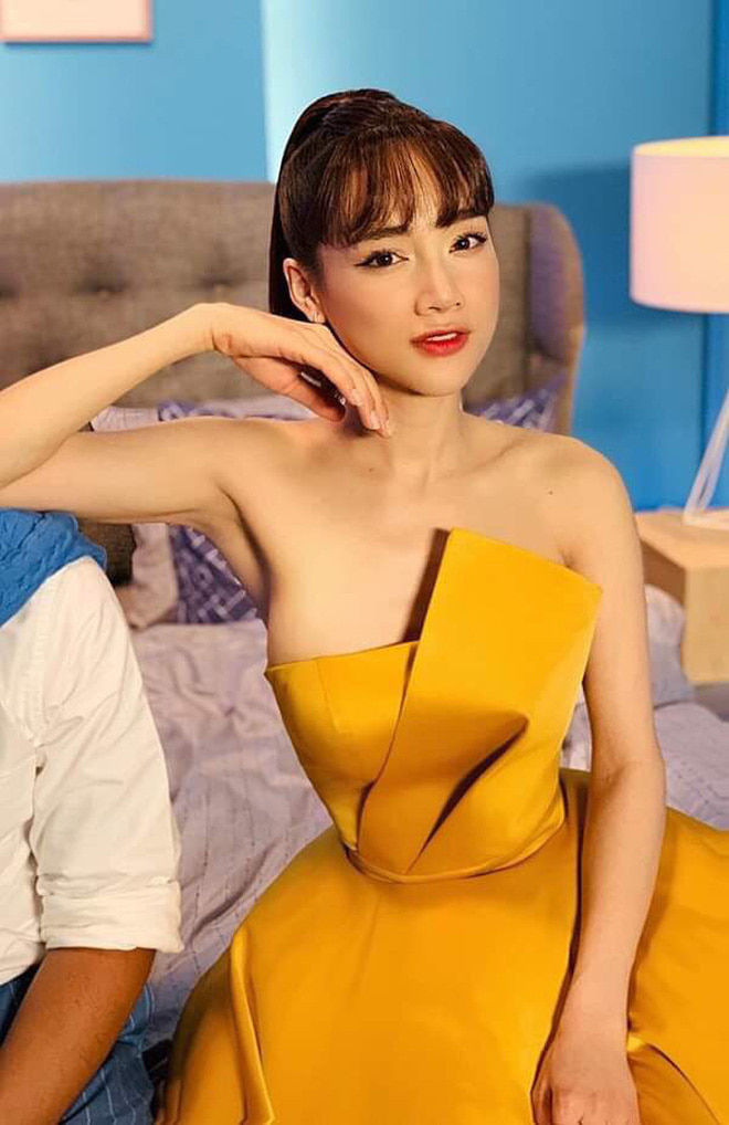 Từng bị ám ảnh cân nặng, Nhã Phương giờ tự tin khoe bụng múi đáng gờm