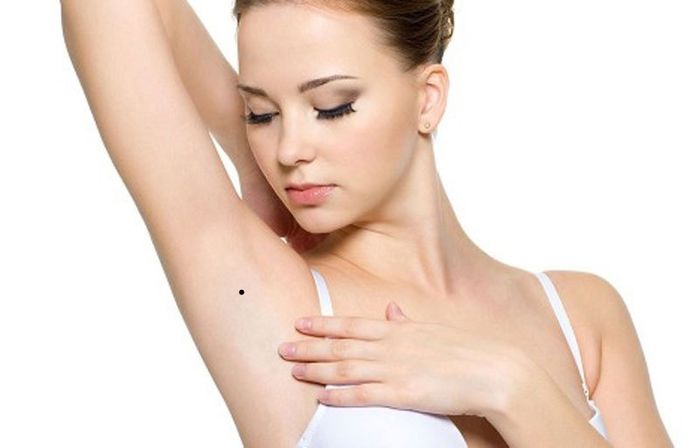 Nhân tướng học: Có nốt ruồi ở rốn, cằm,…tương lai muốn nghèo cũng khó