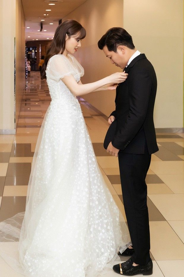 Valentine 2020: Thanh Hằng, Erik than ế; Thu Minh khoe quà chồng tặng