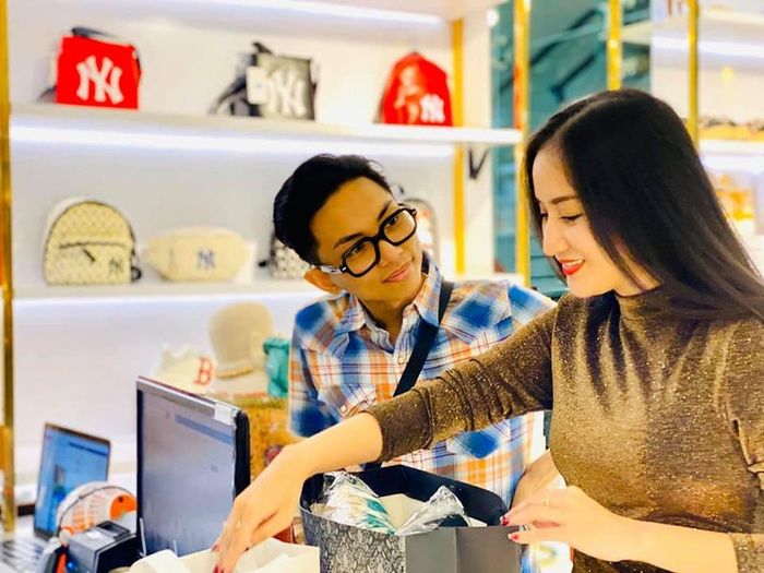 Valentine 2020: Thanh Hằng, Erik than ế; Thu Minh khoe quà chồng tặng