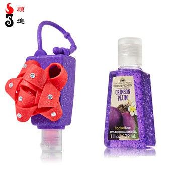 Valentine mùa dịch: Khẩu trang, nước rửa tay là món quà ý nghĩa nhất